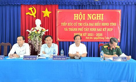 Cử tri phường Ninh Sơn phản ánh tình trạng ô nhiễm môi trường