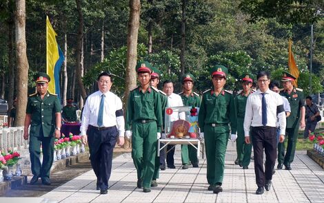 Truy điệu và an táng 172 hài cốt liệt sĩ quân tình nguyện và chuyên gia Việt Nam hy sinh tại Campuchia