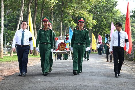 Tây Ninh: Truy điệu và an táng 172 hài cốt liệt sĩ quân tình nguyện và chuyên gia Việt Nam hy sinh tại Campuchia