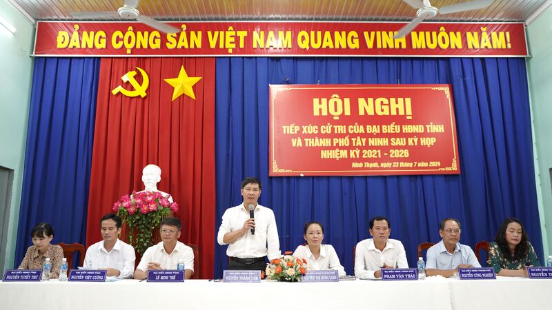 Mong cử tri chia sẻ với những khó khăn của ngành Y tế và yên tâm mua bảo hiểm y tế