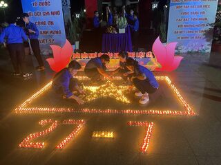 Tỉnh đoàn Tây Ninh thắp nến tri ân tại Nghĩa trang liệt sĩ Trà Võ