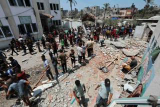 Israel không kích trường học ở Gaza, 130 người thương vong