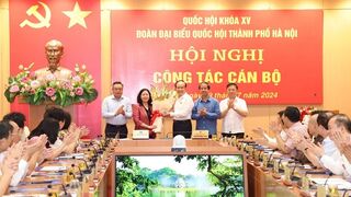 Đồng chí Bùi Thị Minh Hoài được bầu làm Trưởng đoàn đại biểu Quốc hội thành phố Hà Nội