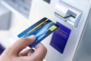 Thấu chi khác gì thẻ tín dụng?