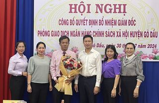 Gò Dầu: Trao quyết định bổ nhiệm Giám đốc Phòng giao dịch Ngân hàng Chính sách xã hội huyện