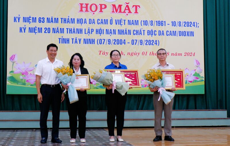 Tây Ninh: Họp mặt kỷ niệm 63 năm Ngày Vì nạn nhân chất độc da cam