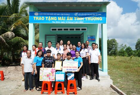 Trao nhà cho hội viên phụ nữ tại huyện Châu Thành