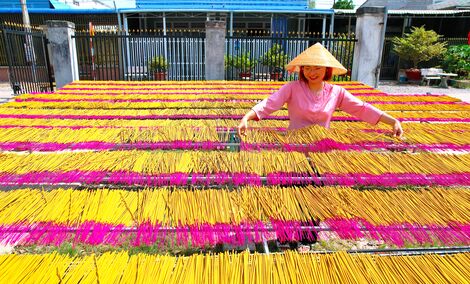 Nghề làm nhang ở Tây Ninh trở thành “di sản văn hoá phi vật thể quốc gia”