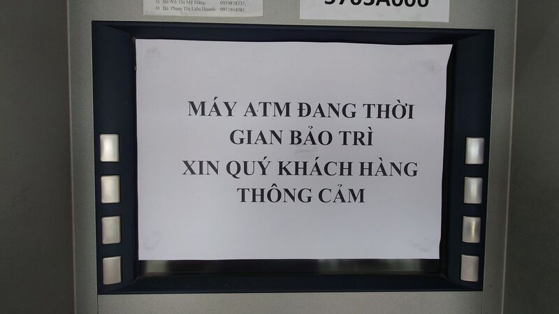 Gò Dầu: Hàng loạt cây ATM “nghỉ cuối tuần”, người dân bức xúc vì không rút được tiền