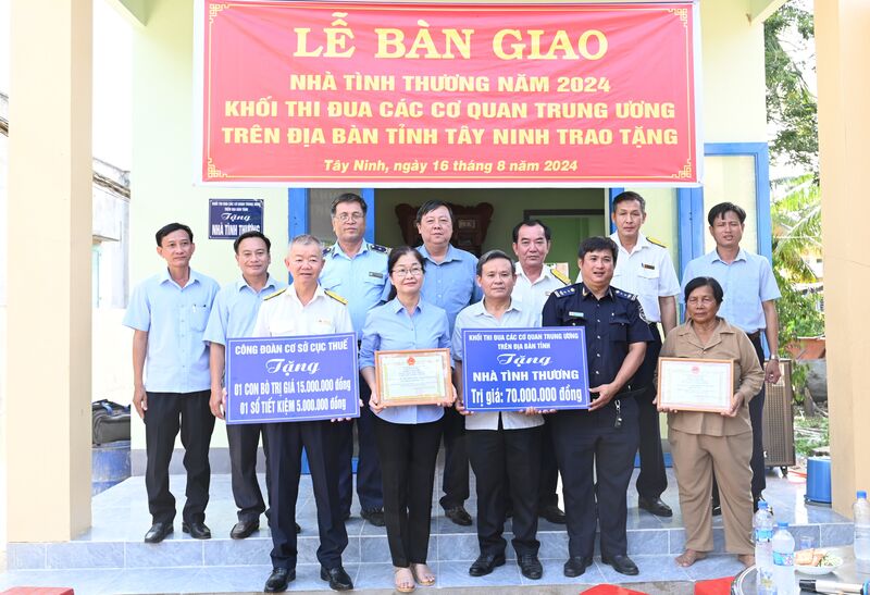 Khối thi đua các cơ quan Trung ương tại Tây Ninh bàn giao nhà tình thương