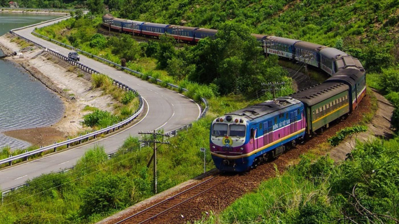 Chuyến tàu "xịn như máy bay" mới nhất ở Việt Nam: Đi 400km, giá vé chỉ từ vài trăm ngàn