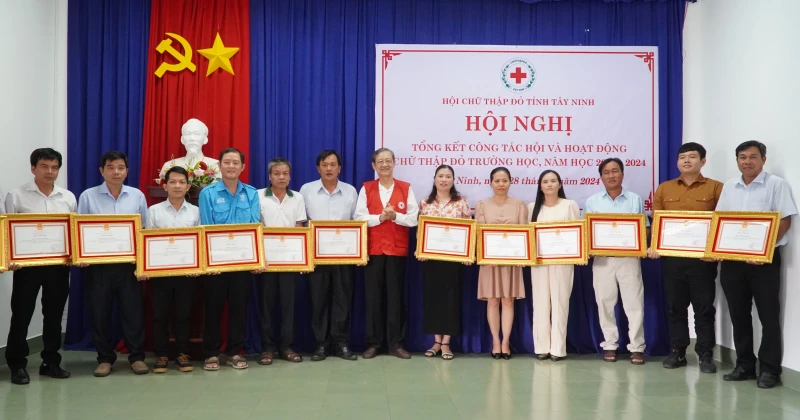 Năm học 2023-2024: Hội Chữ thập đỏ các trường học hiến hơn 2.800 đơn vị máu