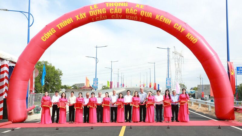 Khánh thành cây cầu trọng điểm phía Nam thành phố Hồ Chí Minh rút ngắn đi lại 10km cho người dân