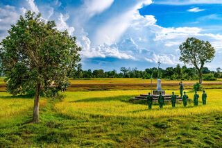 Sắc màu biên cương