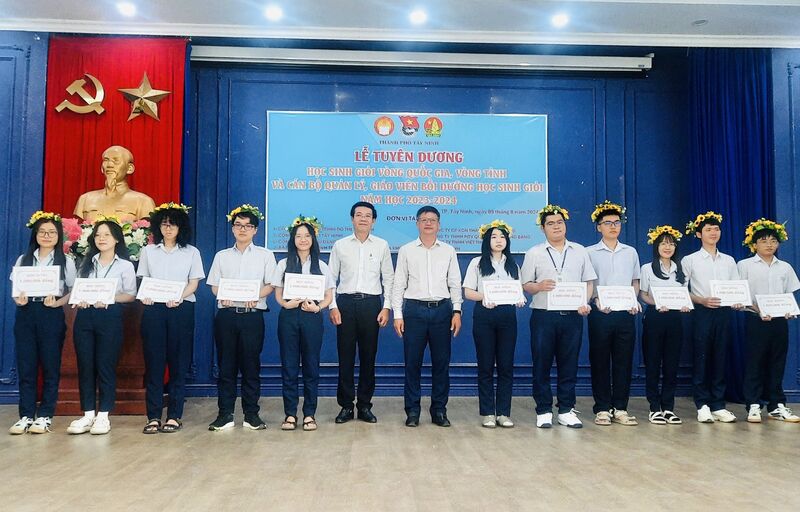 TP. Tây Ninh: Hơn 920 triệu đồng tiếp sức học sinh đến trường