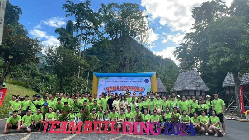 DANAGO tổ chức teambuilding cho 100 du khách tại Cổng trời Đông Giang