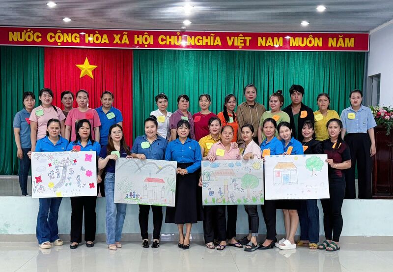 Tập huấn kỹ năng "Làm cha mẹ cho phát triển toàn diện trẻ thơ”