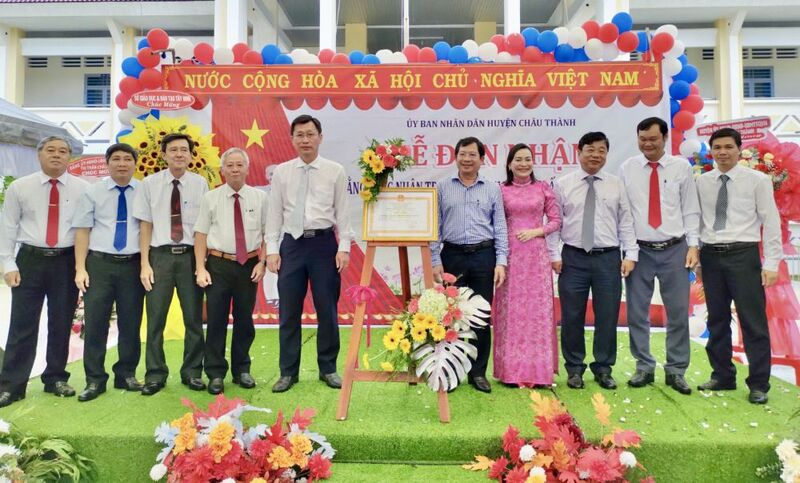 Trường Tiểu học thị trấn Châu Thành B đạt chuẩn quốc gia