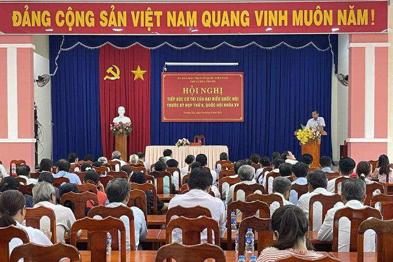 Đại biểu Quốc hội tiếp xúc cử tri thị xã Hoà Thành