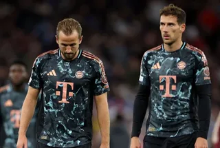 Neuer sai lầm, Bayern thua sốc tại Champions League