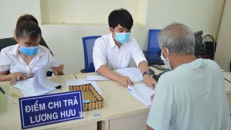 Năm 2024, đủ năm đóng BHXH nhưng chưa đủ tuổi nghỉ hưu thì xử lý thế nào?