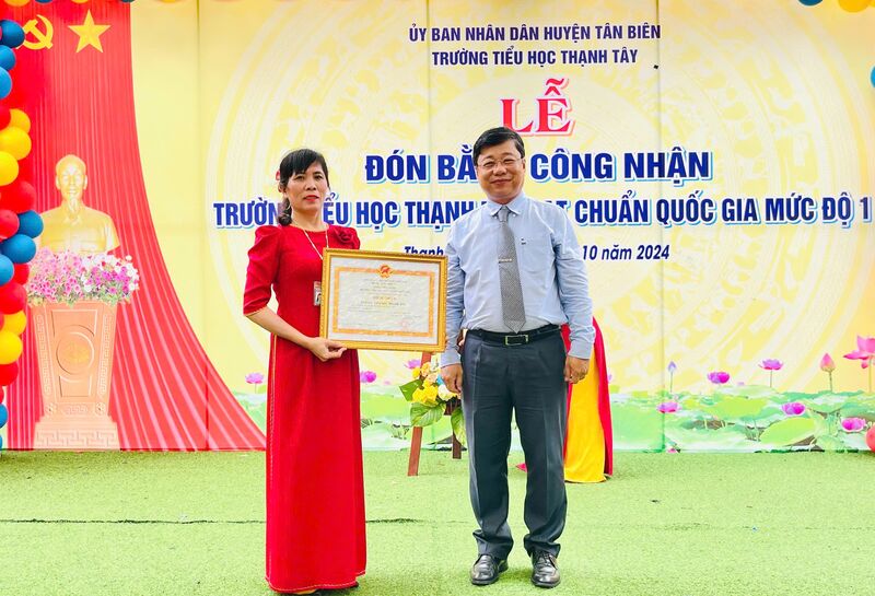 Trường Tiểu học Thạnh Tây đạt chuẩn quốc gia mức độ 1