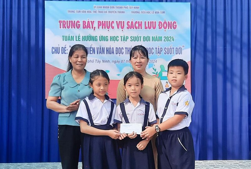 Thành phố Tây Ninh phục vụ sách lưu động, hưởng ứng Tuần lễ học tập suốt đời