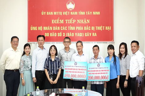 Hai doanh nghiệp FDI trao 650 triệu đồng ủng hộ bão, lũ