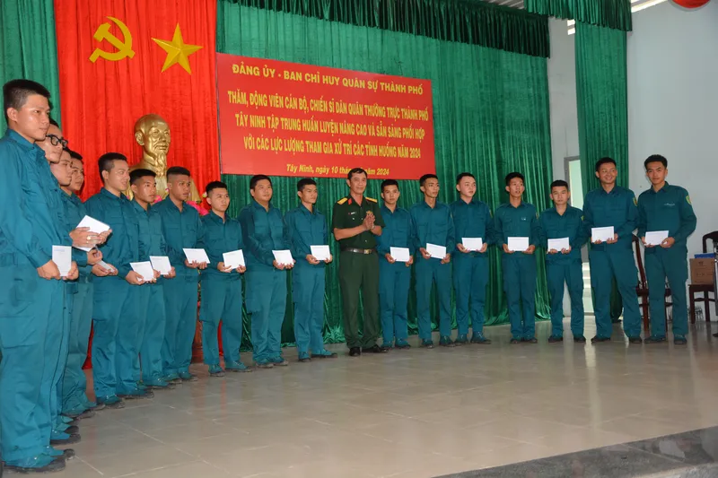 Đảng uỷ, Ban CHQS thành phố Tây Ninh: Thăm, động viên cán bộ chiến sĩ Dân quân thường trực huấn luyện nâng cao