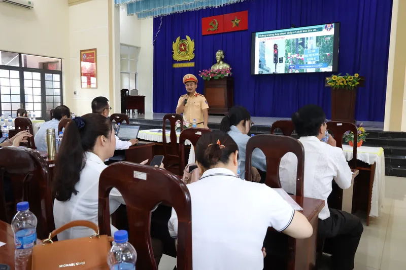 Công an huyện Dương Minh Châu tăng cường các giải pháp bảo đảm an toàn giao thông cho lứa tuổi học sinh