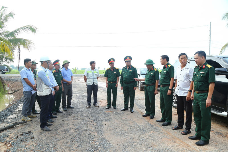 Bộ Tư lệnh Quân khu 7: Kiểm tra thi công đường tuần tra biên giới tại Tây Ninh