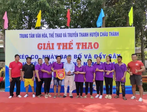 Sáng 18.10, Trung tâm Văn hoá, Thể thao và Truyền thanh huyện Châu Thành tổ chức giải thể thao môn kéo co, nhảy bao bố và đẩy gậy năm 2024.