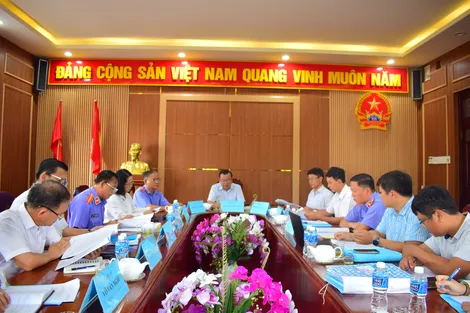 Chiều 18.10, đoàn giám sát Ban Chỉ đạo phòng, chống tham nhũng, tiêu cực (Ban Chỉ đạo) tỉnh do ông Phạm Hùng Thái- Phó Bí thư Thường trực Tỉnh uỷ, Phó trưởng Ban Chỉ đạo tỉnh, Trưởng đoàn giám sát chủ trì làm việc với lãnh đạo Viện Kiểm sát Nhân dân tỉnh, Toà án Nhân dân tỉnh và Cục Thi hành án dân sự tỉnh (Viện KSND, TAND và Cục THADS tỉnh).