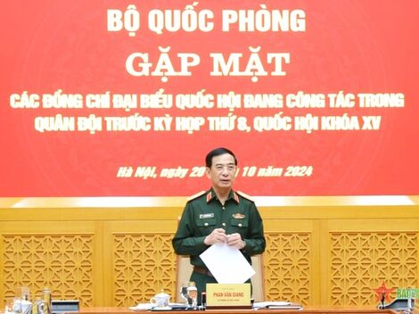 Bộ Quốc phòng gặp mặt các đại biểu Quốc hội đang công tác trong Quân đội trước Kỳ họp thứ 8, Quốc hội khóa XV