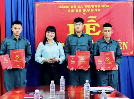 Trong 9 tháng đầu năm 2024, toàn thị xã Hoà Thành đã kết nạp được 93 đảng viên mới, đạt gần 78% so với chỉ tiêu đề ra, nâng tổng số đảng viên toàn Đảng bộ Thị xã lên 3.937 đảng viên.