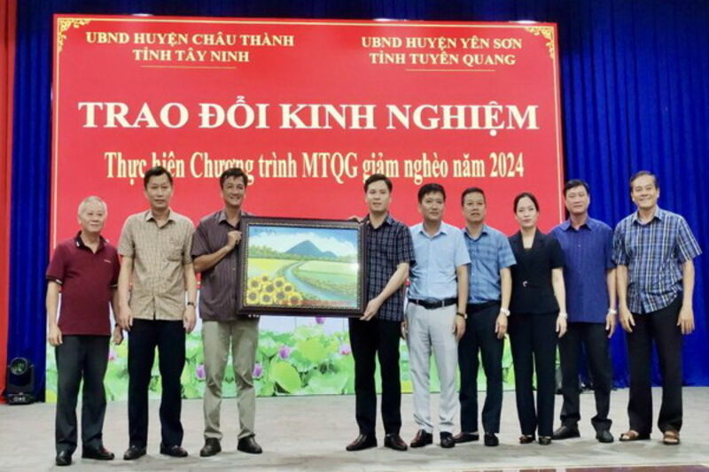 Châu Thành trao đổi kinh nghiệm thực hiện Chương trình MTTQ giảm nghèo bền vững  với huyện Yên Sơn