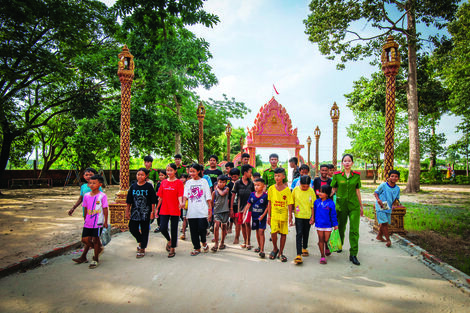  Vừa qua, nhân chiến dịch Mùa hè xanh diễn ra trên địa bàn tỉnh Tây Ninh, sinh viên Trường đại học Cảnh sát nhân dân đã có nhiều hoạt động tại xã Ninh Điền, huyện Châu Thành, trong đó có việc tổ chức lớp học cho các em học sinh tại địa phương.