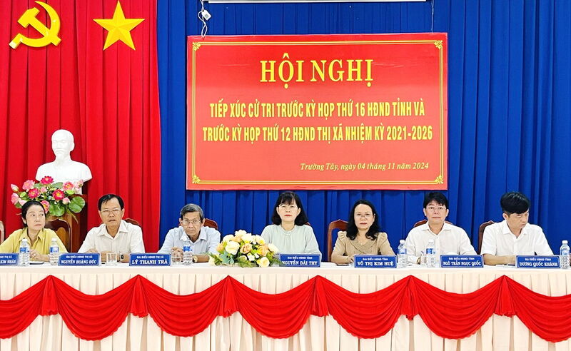 Phó Chủ tịch Thường trực HĐND tỉnh tiếp xúc cử tri xã Trường Tây