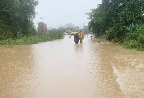 Mưa to gió lớn ở Trung bộ, Biển Đông có thể đón bão số 7 vào cuối tuần