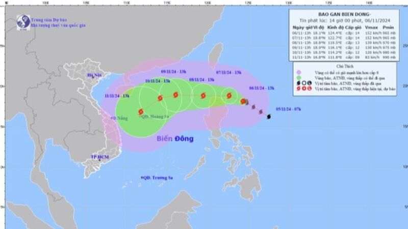 Bão Yinxing giật cấp 17 vào gần Biển Đông