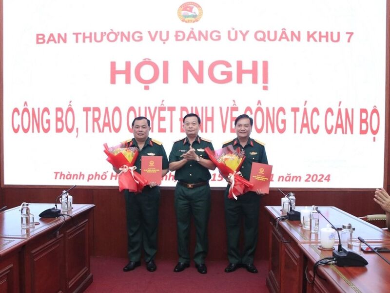 Quân khu 7: Công bố, trao quyết định của Bộ Quốc phòng về công tác cán bộ