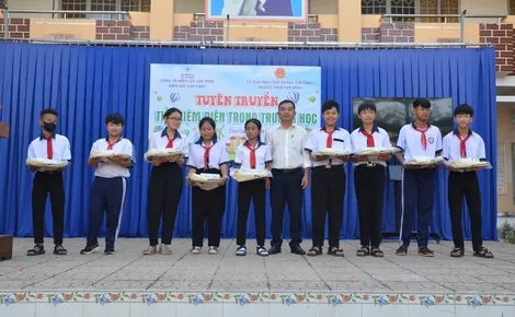 Điện lực Tân Châu: Tuyên truyền tiết kiệm điện trong học sinh