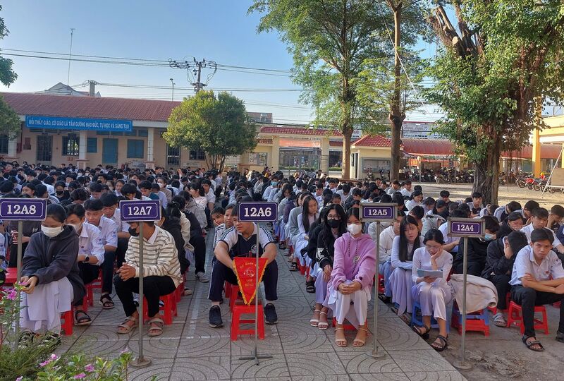 Tân Châu: Thông tin đối ngoại, tình hình thế giới, khu vực, quan hệ giữa Việt Nam với các nước