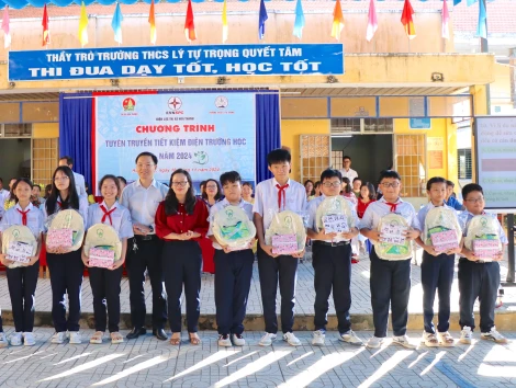 Tuyên truyền an toàn, tiết kiệm điện trong trường học