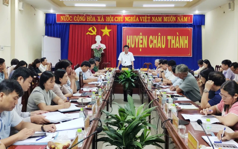 UBND huyện Châu Thành: Họp định kỳ tháng 11 năm 2024