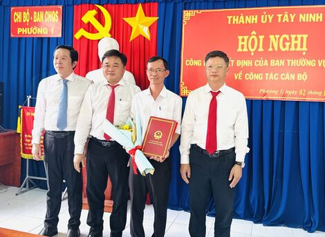 Thành uỷ Tây Ninh: Công bố quyết định về công tác cán bộ