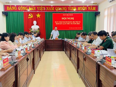 Hội nghị Ban Chấp hành Đảng bộ thị xã Hoà Thành lần thứ 19