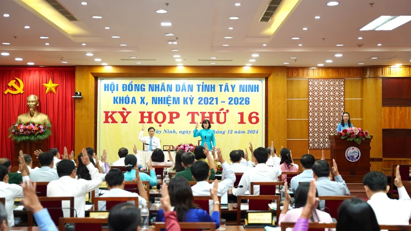 Bế mạc kỳ họp thứ 16 HĐND tỉnh