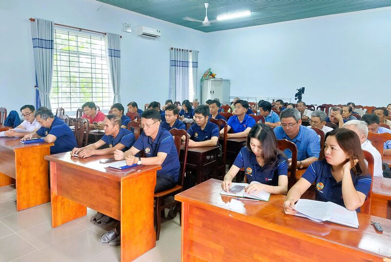 Tân Châu: Góp ý dự thảo các Văn kiện Đại hội lần thứ VIII của Đảng bộ huyện