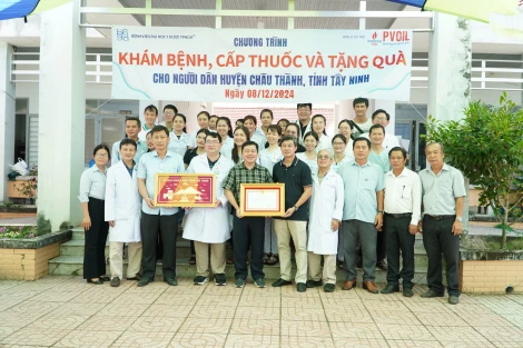 Khám bệnh, cấp thuốc miễn phí cho người dân hoàn cảnh khó khăn huyện Châu Thành